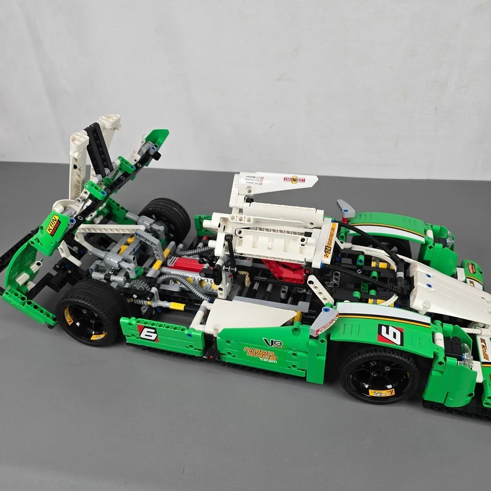 LEGO Technic 24 Hours Race Car 42039 Green White V8 Engine 2-in-1 Model